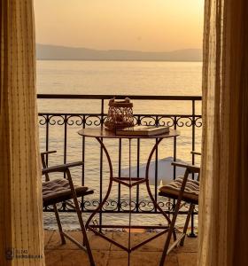 Waveside Sanctuary - Luxurious Seastone Villa