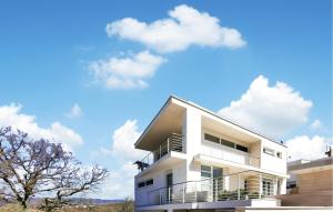 Beautiful Home In Klimno With Kitchen 