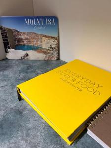 Cosy Town House, Sleeps 8 people