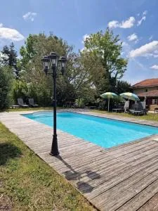 Maison superbe sur 2 étages avec piscine - Douchapt