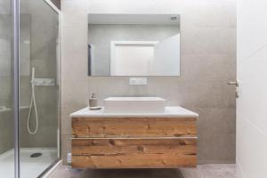 Outstanding Santos Spacious 2 Bedroom Apt w AC