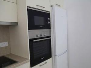 Beautiful villa five minutes from Coral Bay beach!