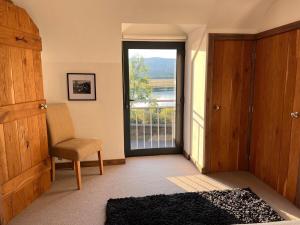 Dyfi Hideaway - Holiday Cottage Snowdonia - Stunning River & Valley Views - Ynyshir