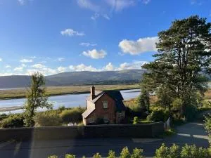 Dyfi Hideaway - Holiday Cottage Snowdonia - Stunning River & Valley Views - Ynyshir - Scyborycoed