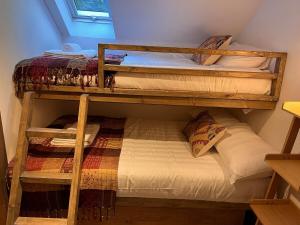 Dyfi Hideaway - Holiday Cottage Snowdonia - Stunning River & Valley Views - Ynyshir