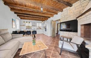 Gorgeous Home In Cabrunici With Wifi