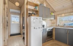 2 Bedroom Cozy Home In Martofte
