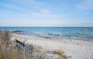 2 Bedroom Cozy Home In Martofte