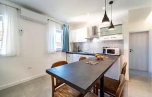 Nice Apartment In Zadar With Kitchen