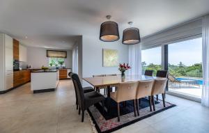 4 Bedroom Awesome Home In Gamboci