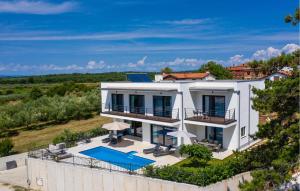 4 Bedroom Awesome Home In Gamboci 