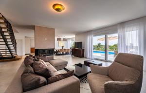 4 Bedroom Awesome Home In Gamboci 