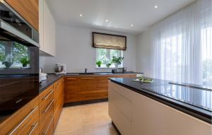 4 Bedroom Awesome Home In Gamboci