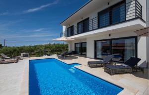 4 Bedroom Awesome Home In Gamboci