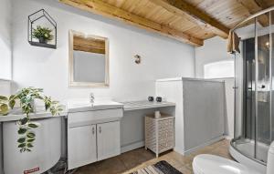 1 Bedroom Awesome Apartment In Grevinge