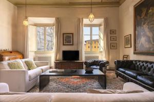 Santa Croce Dantes View Apartment with Terrace by Halldis