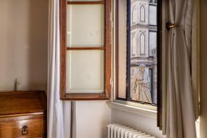 Santa Croce Dantes View Apartment with Terrace by Halldis