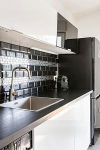 Grand appartement , Paris la Défense Arena, 50 mètres de la gare, 15 min Champs elysées