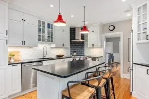 Historic Downtown Townhouse Beautiful Kitchen Parking - Ньюберипорт