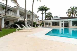 Villa Luxuosa - Condomínio Jardim Acapulco Guarujá