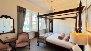 Deluxe Double Room with Sea View room in Invernairne
