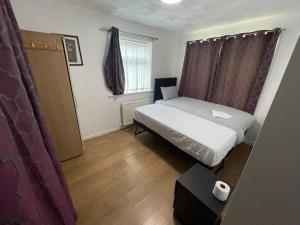 4BR, One level, Step free,, Roll-in-showers, Accessible Bungalow