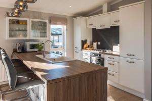 St Helens - Lodge - sleeps 4 - Pets Allowed - Pool