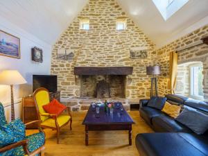 Holiday Home la chaumière de Quélarn by Interhome