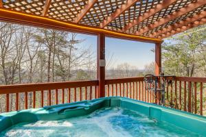 Secluded Sevierville Cabin Hot Tub and Mtn Views!