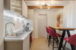 Apartament Ultra-Central Elegant + Free Parking + Self Check-In