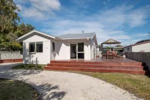 Lakeside Haven - Taupo Holiday Home - Waitahanui