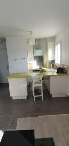 Appartements 1 studio RDC et 1 studio 1er etage hauts de villeneuve les Avignon : photos des chambres