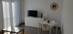 Appartements 1 studio RDC et 1 studio 1er etage hauts de villeneuve les Avignon : Studio avec Terrasse