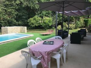 Maisons de vacances Maison calme proche Perigueux et piscine chauffee : photos des chambres