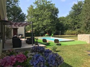 Maisons de vacances Maison calme proche Perigueux et piscine chauffee : photos des chambres