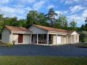 Maisons de vacances Maison calme proche Perigueux et piscine chauffee : photos des chambres