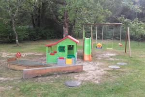Maisons de vacances Maison calme proche Perigueux et piscine chauffee : photos des chambres
