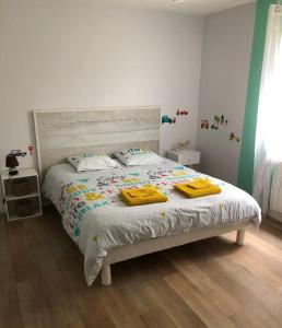 Maisons de vacances Maison calme proche Perigueux et piscine chauffee : Maison 4 Chambres