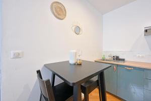 Studio Marie - Proche Théatres et Place des corps saints - WIFI