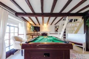 Spacious 5BR Home w/Game Room - Plâs-Llanrhydd