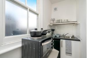 Heart of Dalston- Trendy Compact Studio Flat