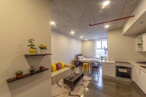 2512 URBN Escalante Hermoso Loft SIN PARQUEO