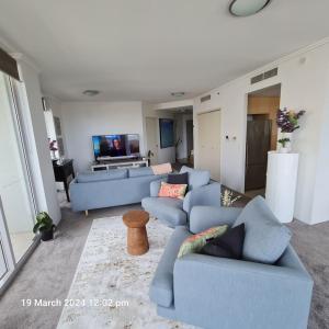 Lux Sub-Penthouse with Casino views