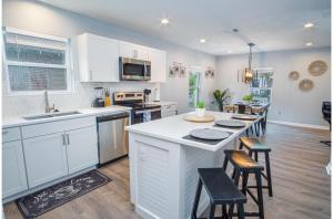 Charming 3BR1BA Close to Vibrant Downtown