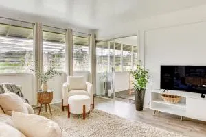 Hilo Apartment with Lanai - 2 Mi to Beaches! - Piihonua