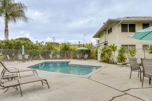 Hilo Apartment with Lanai - 2 Mi to Beaches!
