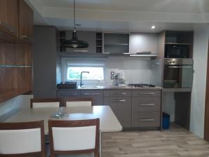 Campings Mobil-home 3ch, 2 sdbwc, tout confort camping les allais Trogues : photos des chambres