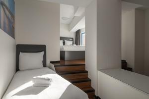 Triple Room room in easyHotel Rotterdam City Centre