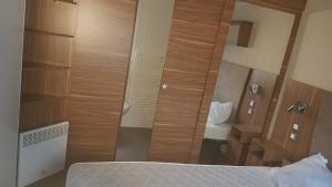 Campings Mobil-home 3ch, 2 sdbwc, tout confort camping les allais Trogues : photos des chambres