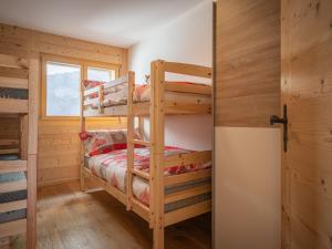 Apartment L O 12 by Interhome